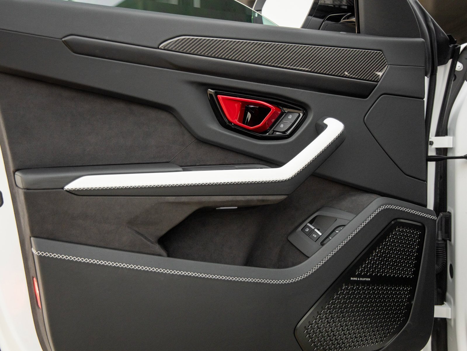 Used 2025 Lamborghini Urus SE image 17