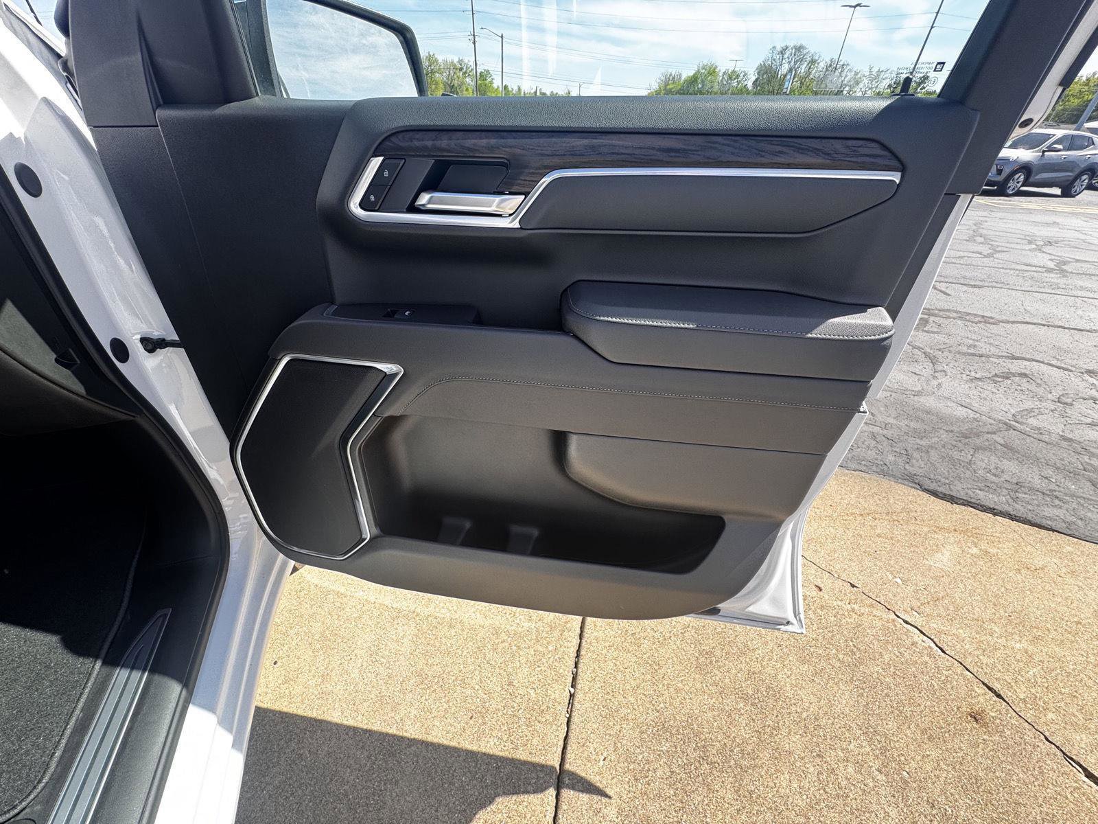 Used 2025 GMC Sierra 1500 SLT AWD/4WD image 18