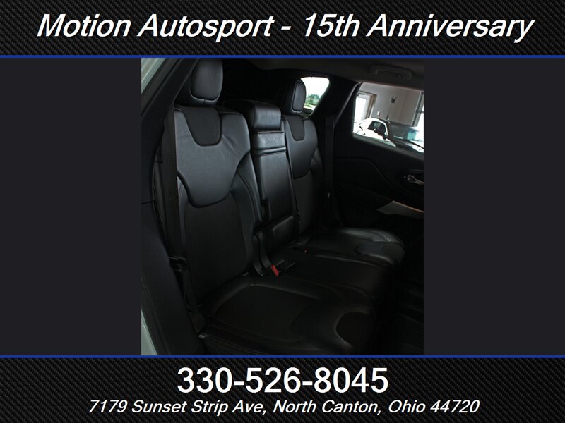 Used 2017 Jeep Cherokee Trailhawk AWD/4WD image 33