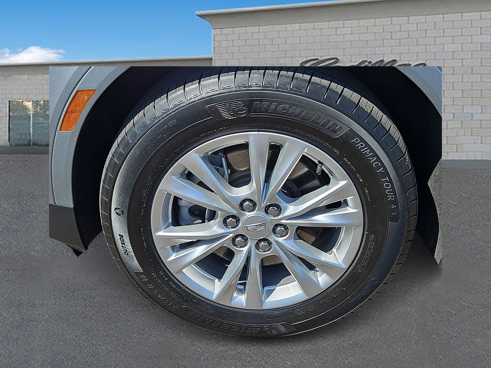 Certified 2023 Cadillac XT5 Luxury image 8