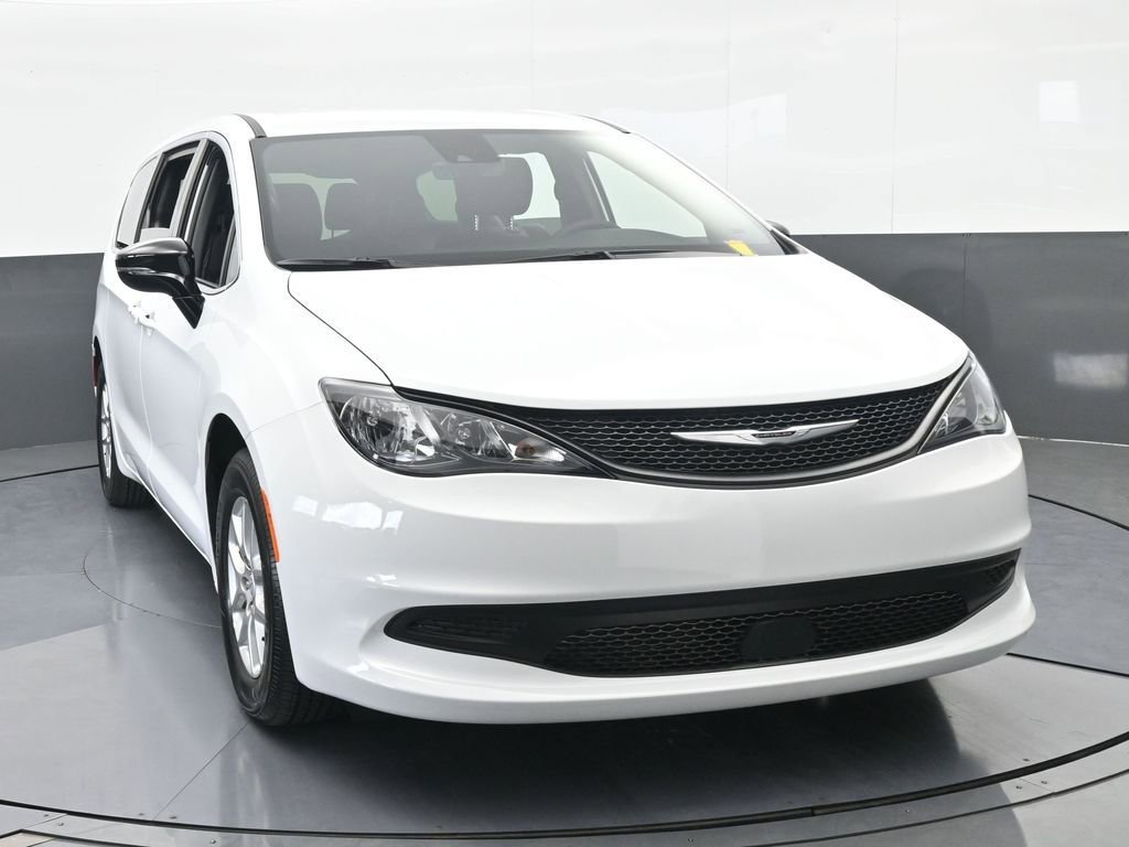 Used 2026 Chrysler Voyager LX image 9