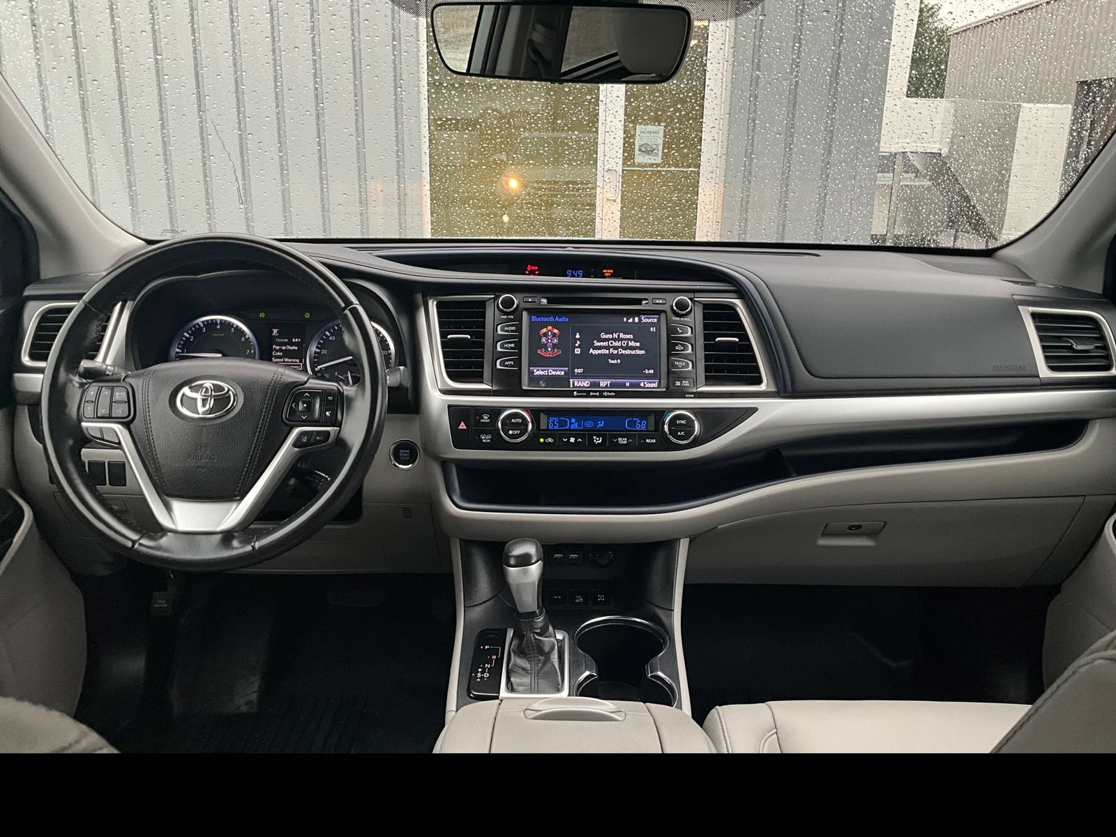 Used 2019 Toyota Highlander XLE AWD/4WD image 4