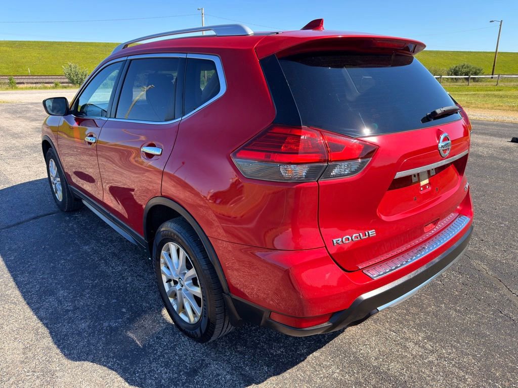 Used 2017 Nissan Rogue SV AWD/4WD image 13