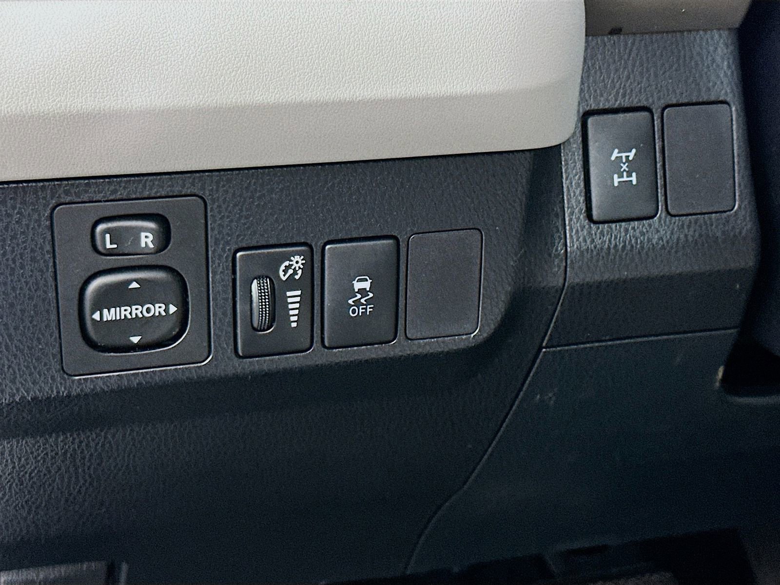 Used 2014 Toyota RAV4 LE AWD/4WD image 10