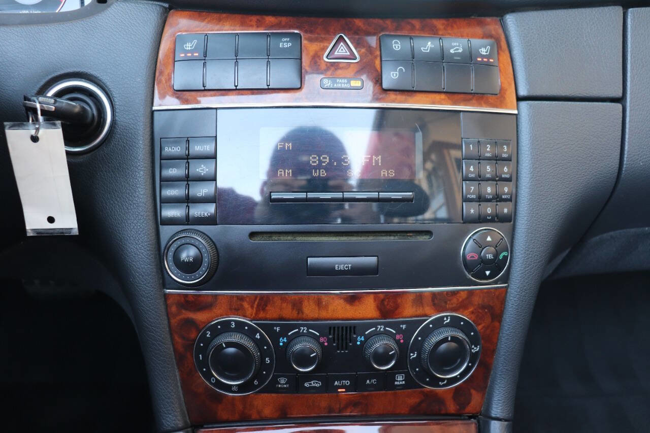 Used 2005 Mercedes-Benz CLK 320 Cabriolet image 40