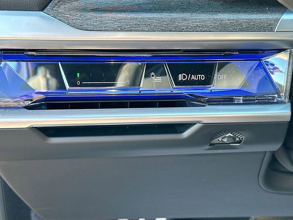 Used 2023 BMW 760i xDrive image 10