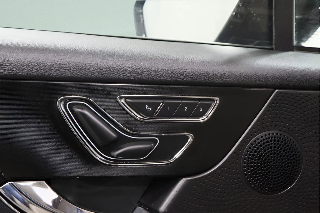 Used 2025 Lincoln Corsair AWD w/ Equipment Group 101A image 21