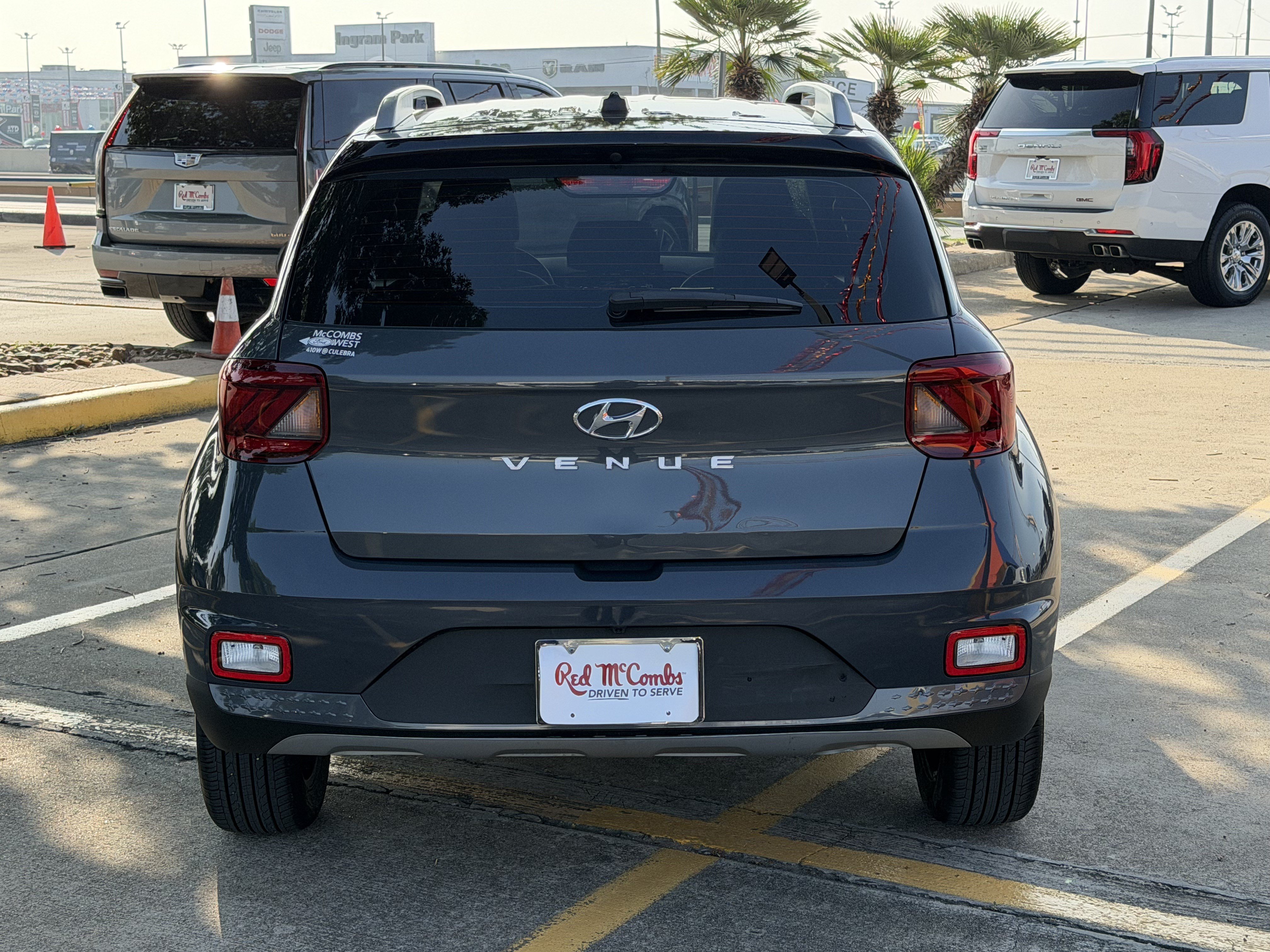 Used 2025 Hyundai Venue Limited FWD image 6