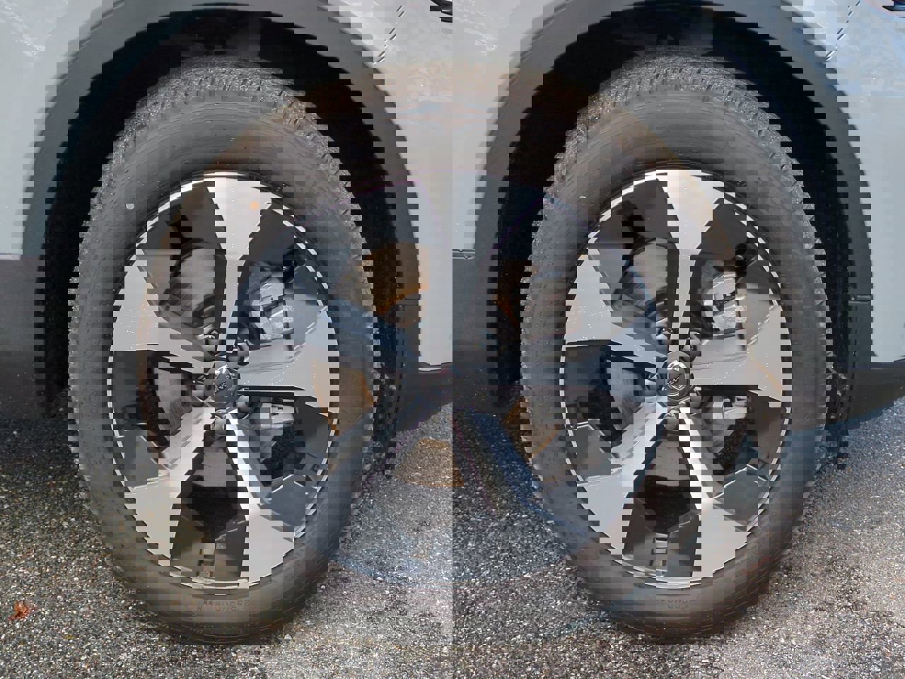 New 2025 Volvo XC40 B5 Core w/ Protection Package Premier image 11