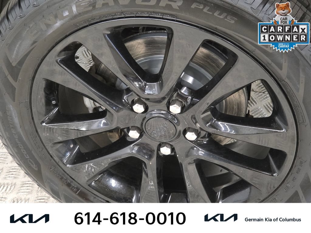 Used 2017 Jeep Grand Cherokee Altitude AWD/4WD image 12