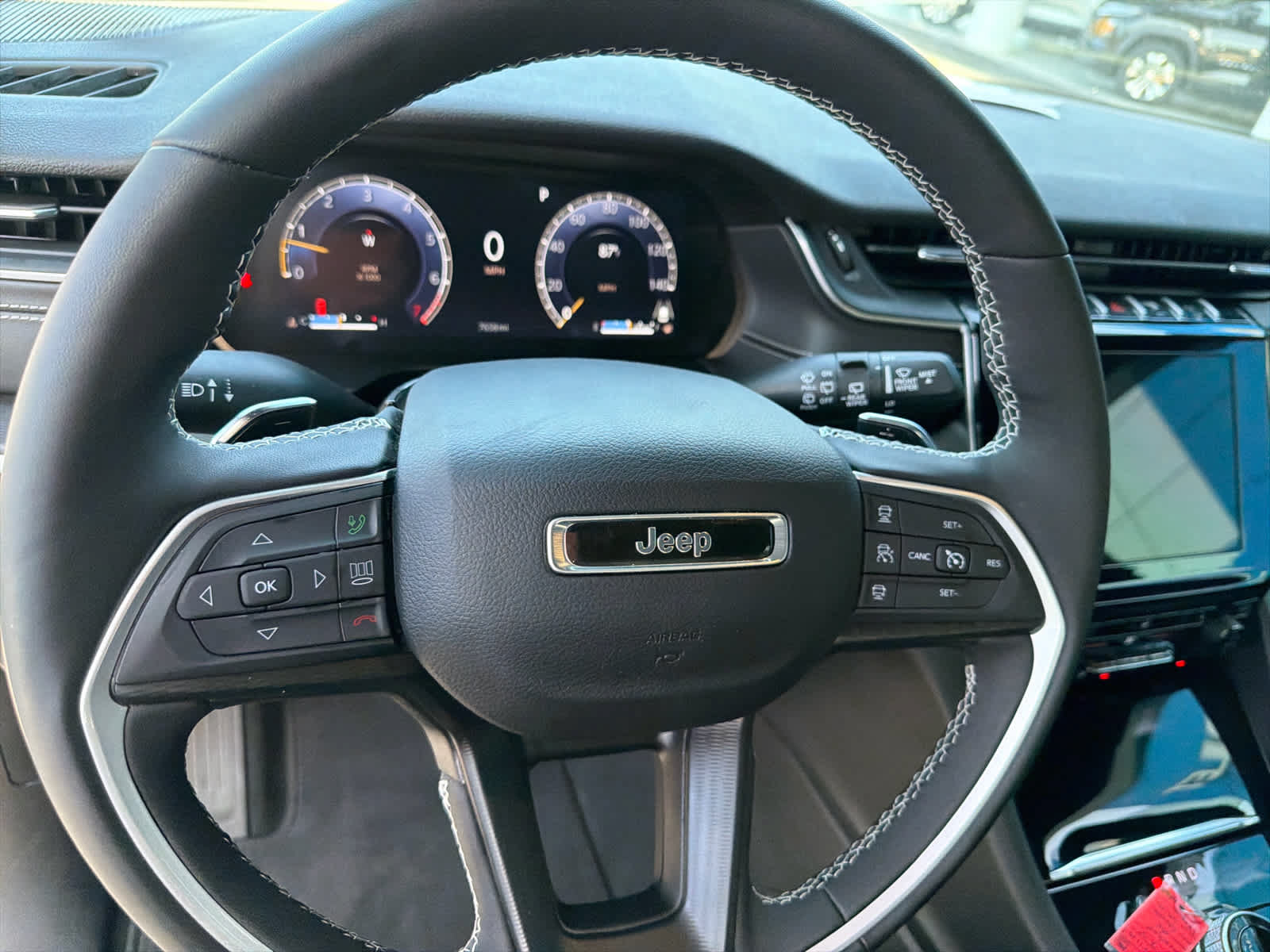 Used 2024 Jeep Grand Cherokee Laredo X w/ Luxury Tech Group I RWD image 16
