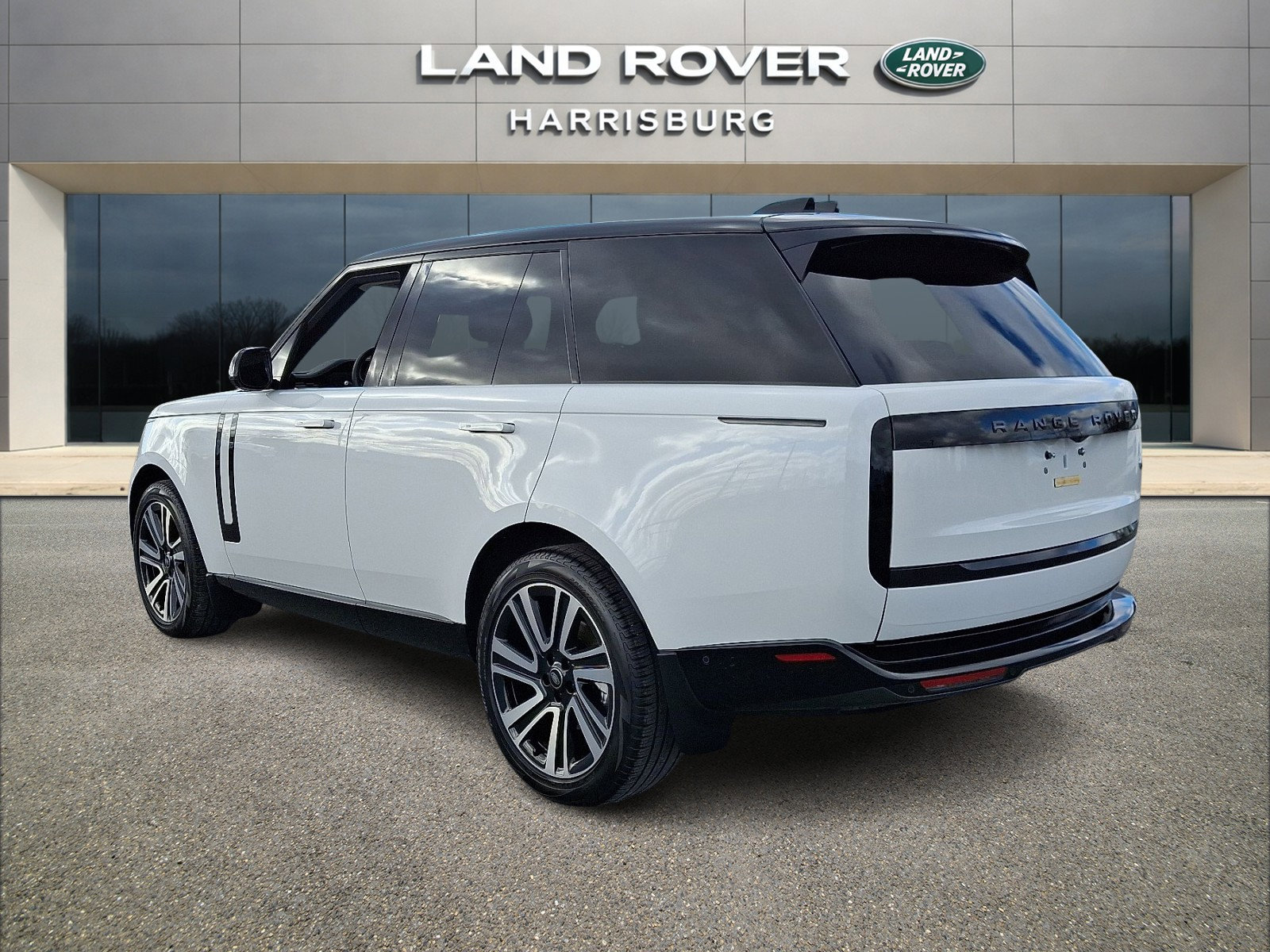 Used 2023 Land Rover Range Rover SE AWD/4WD image 2