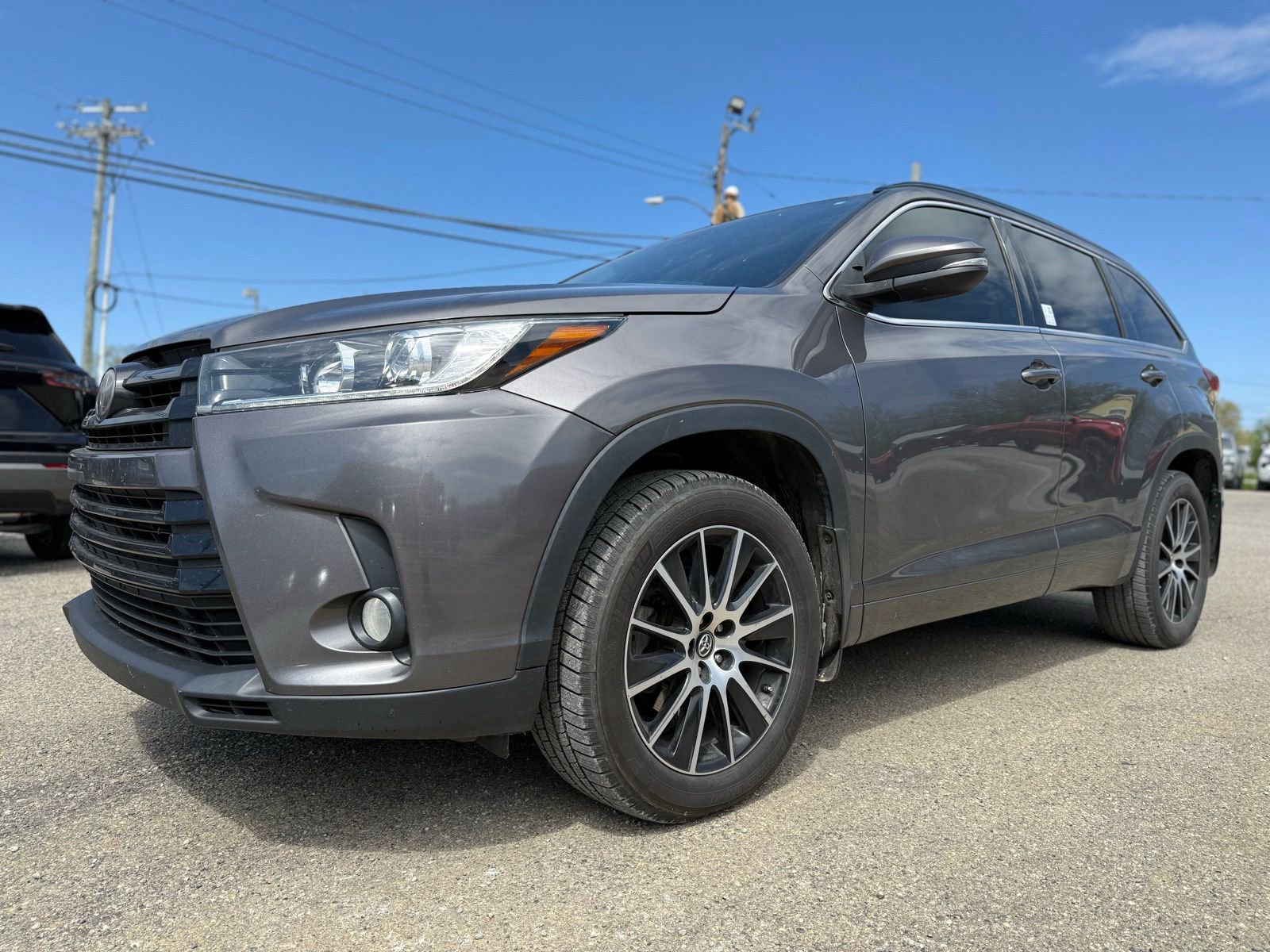Used 2017 Toyota Highlander SE AWD/4WD image 2
