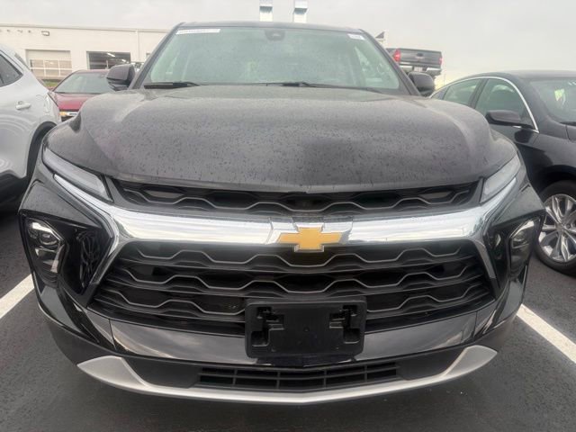 Used 2025 Chevrolet Blazer LT AWD/4WD image 2