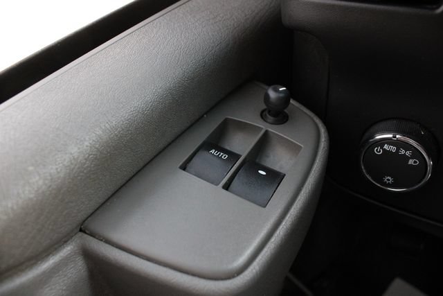 Used 2022 Chevrolet Express 2500 w/ Driver Convenience Package RWD image 5