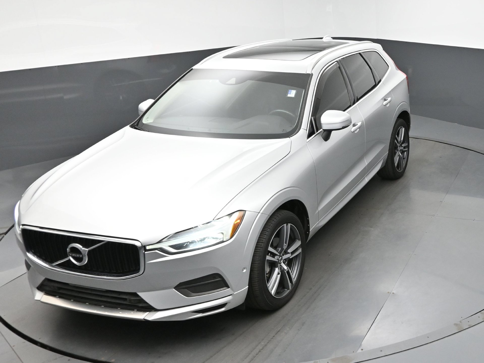 Used 2018 Volvo XC60 T5 Momentum w/ Vision Package AWD/4WD image 19