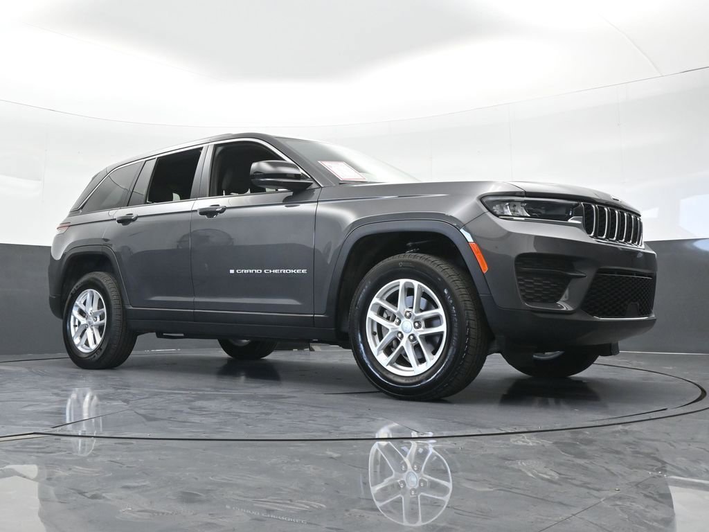Used 2025 Jeep Grand Cherokee Laredo X RWD image 60