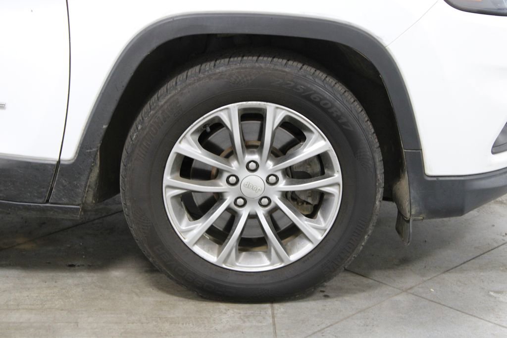 Used 2019 Jeep Cherokee Latitude Plus w/ Comfort/Convenience Group image 12