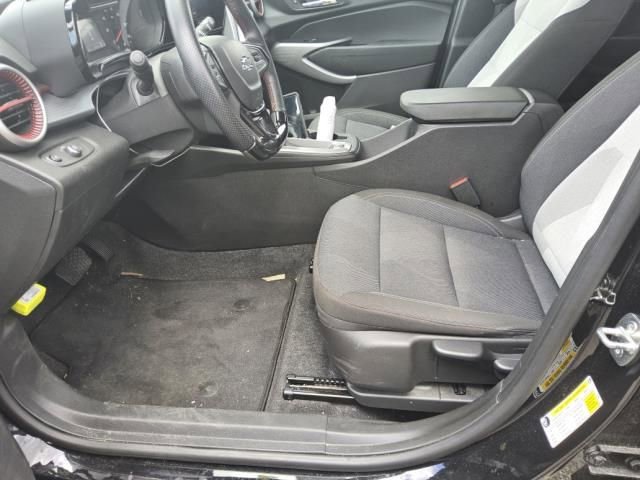 Used 2024 Chevrolet Trax RS FWD image 2