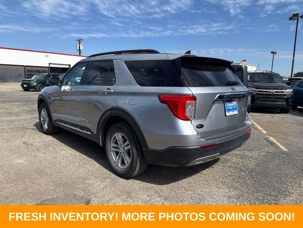 Used 2022 Ford Explorer XLT w/ Equipment Group 202A AWD/4WD image 4