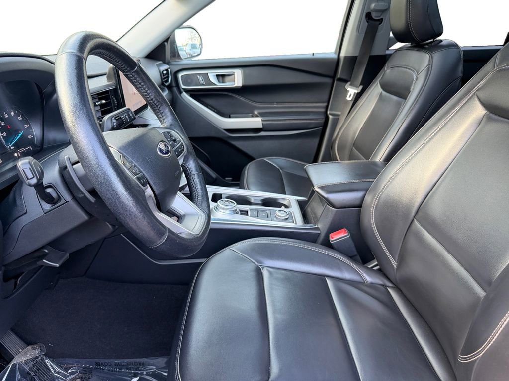 Used 2021 Ford Explorer XLT w/ Equipment Group 202A image 9