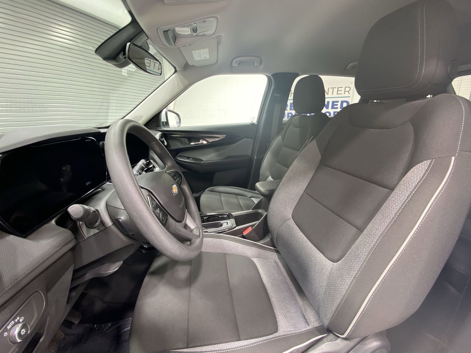 Used 2025 Chevrolet TrailBlazer LT AWD/4WD image 11