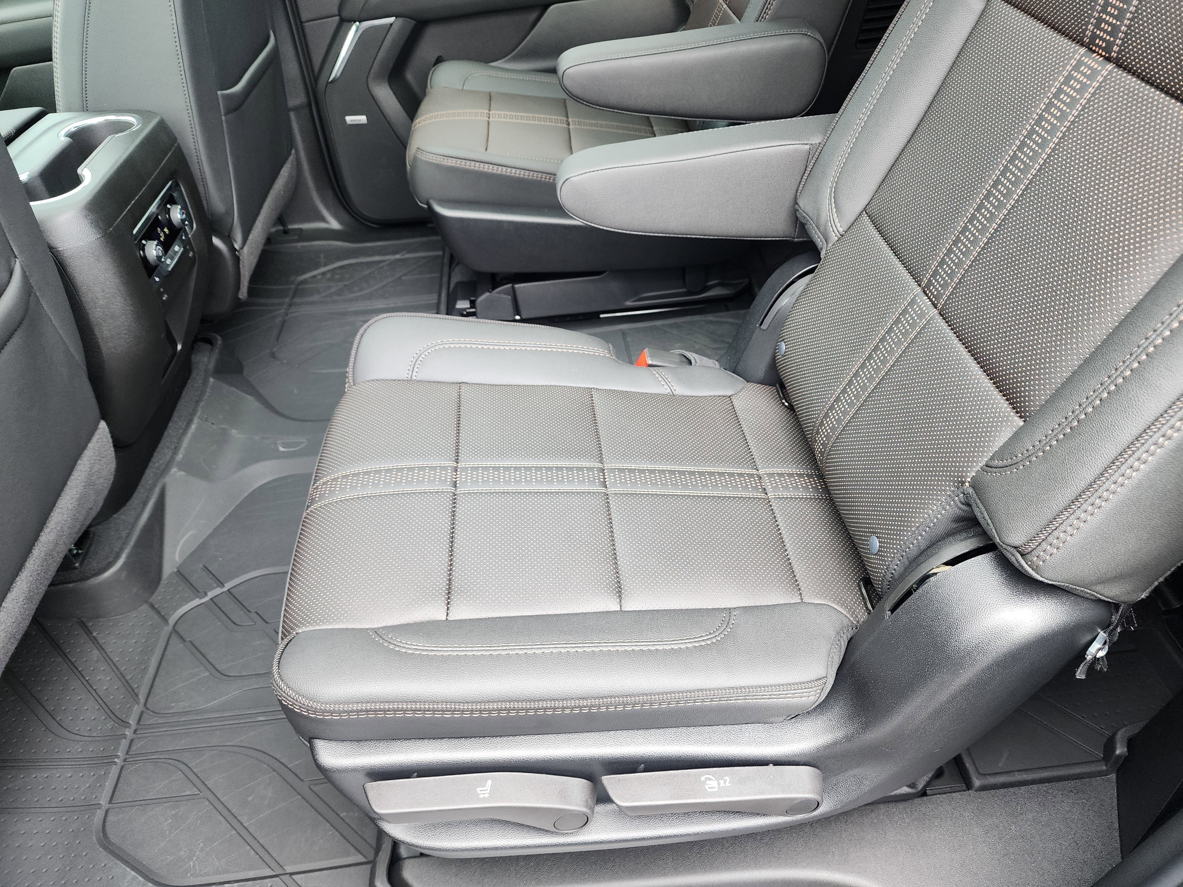 Used 2026 Chevrolet Suburban High Country image 14