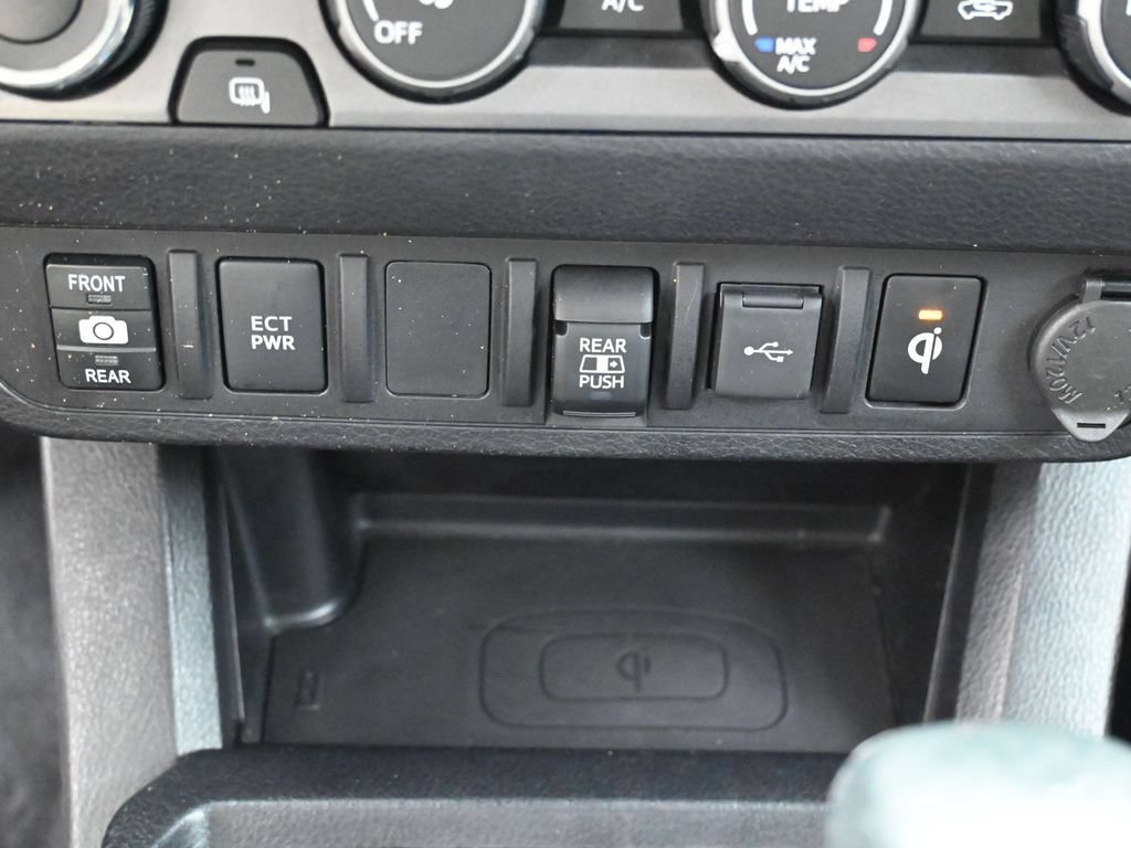 Used 2020 Toyota Tacoma TRD Off-Road AWD/4WD image 23