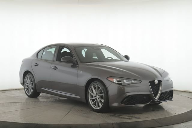 Used 2024 Alfa Romeo Giulia Ti AWD/4WD image 2