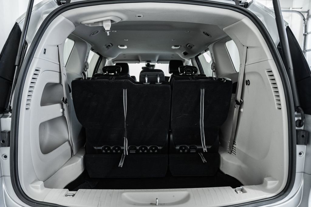 Certified 2024 Chrysler Pacifica Touring-L image 10