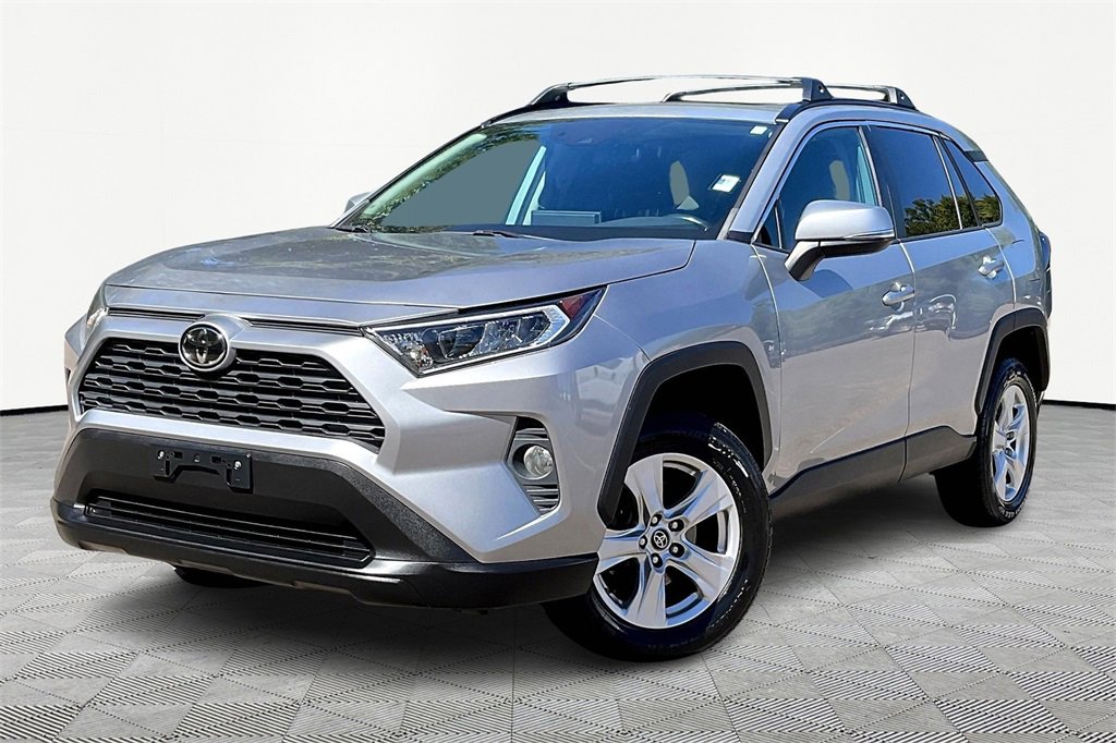 Used 2019 Toyota RAV4 XLE image 2