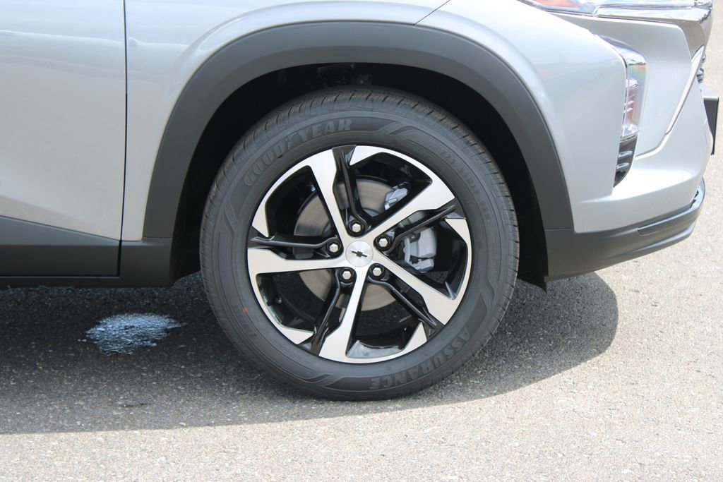 New 2026 Chevrolet Trax RS w/ Sunroof Package FWD image 12