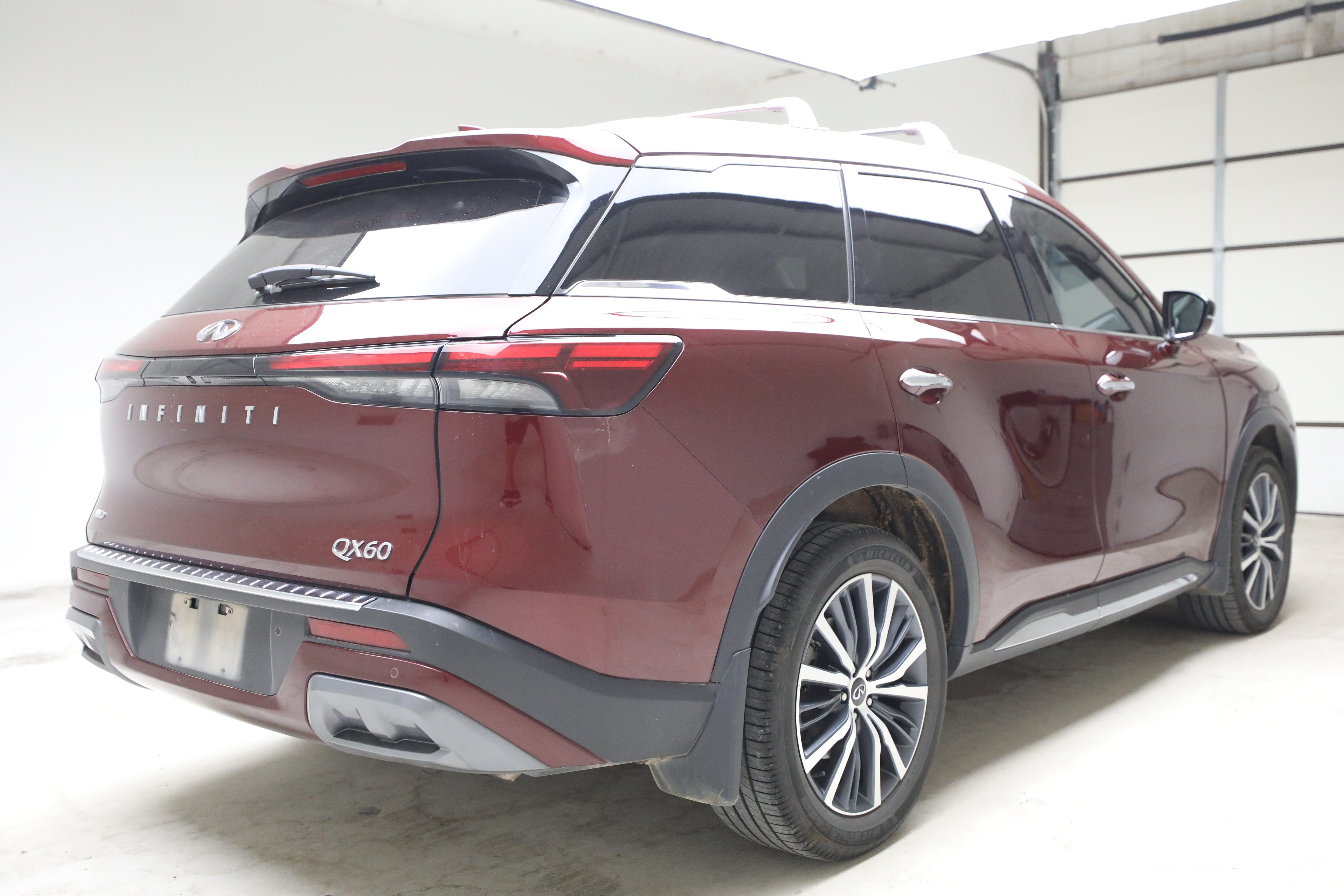Used 2023 INFINITI QX60 Sensory w/ Cargo Package AWD/4WD image 4
