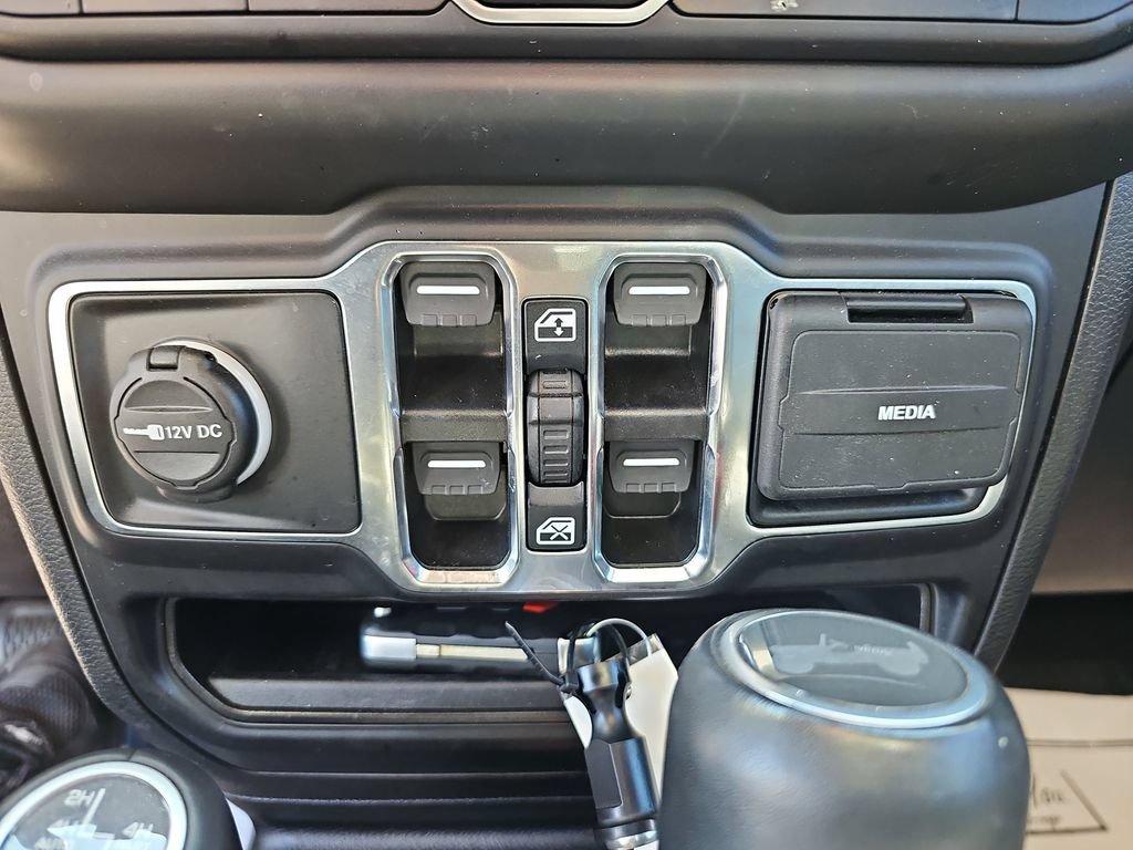 Used 2022 Jeep Wrangler Unlimited Sahara w/ Cold Weather Group AWD/4WD image 27