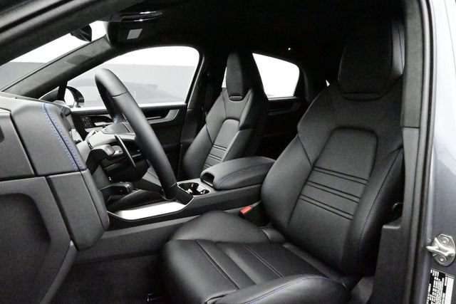 New 2026 Porsche Cayenne Turbo GT AWD/4WD image 5