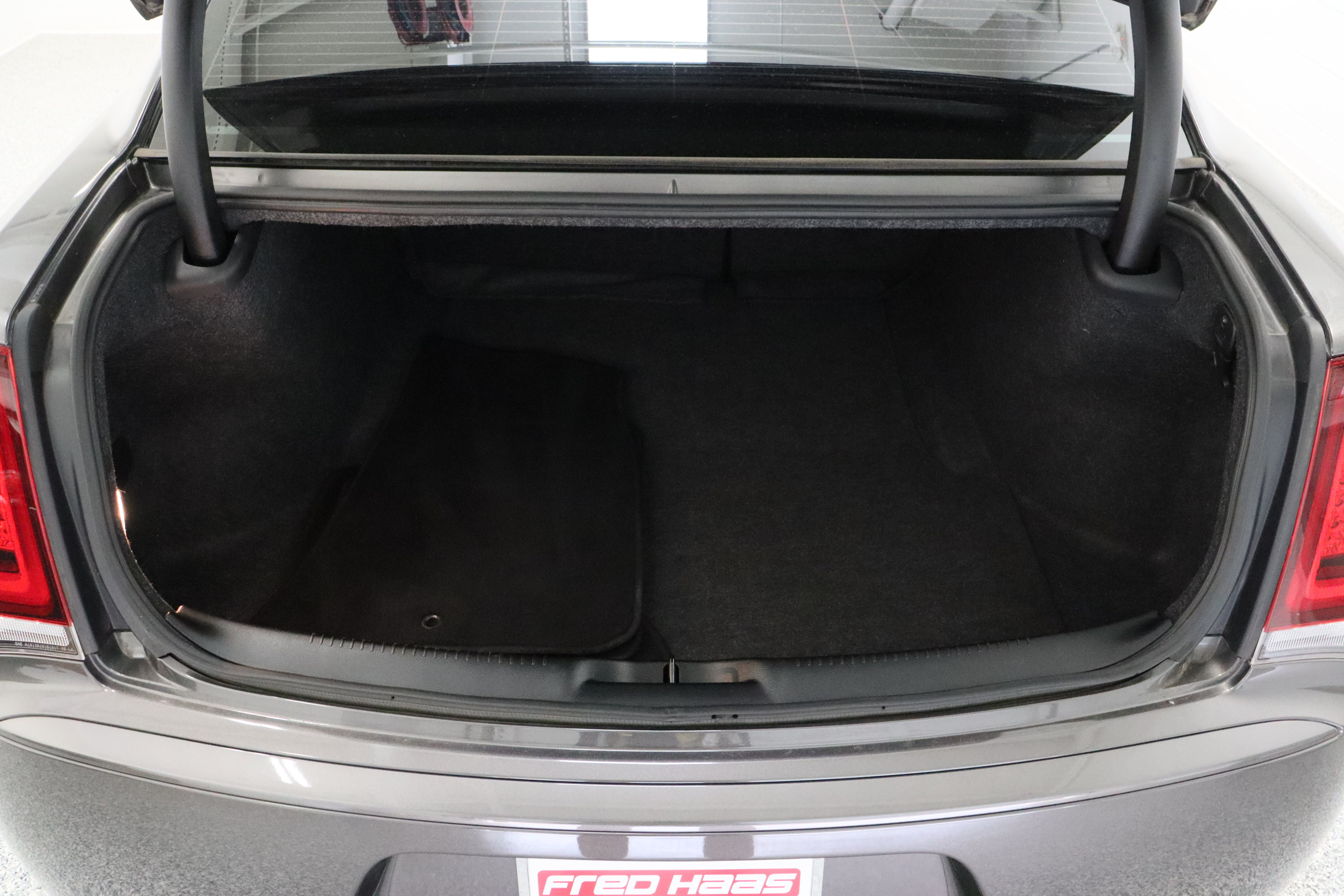 Used 2023 Chrysler 300 Touring w/ Sport Appearance Package RWD image 32