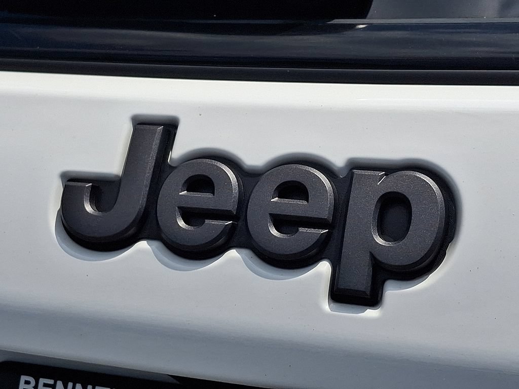 Used 2025 Jeep Compass Trailhawk AWD/4WD image 32