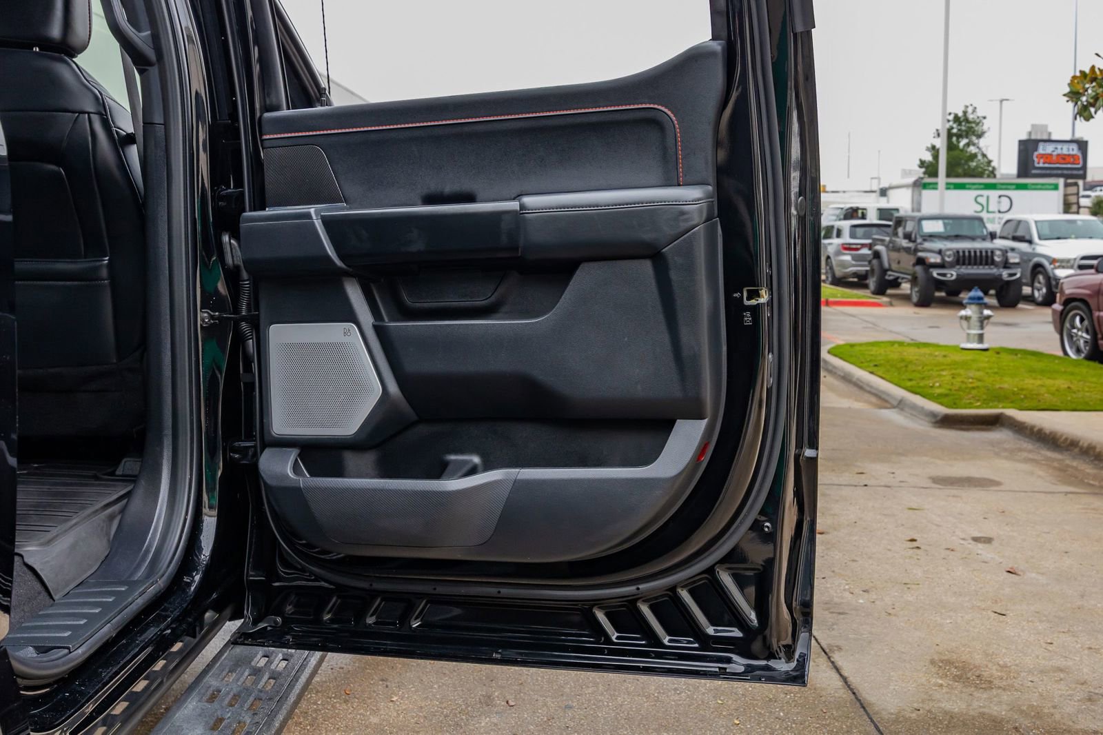 Used 2025 Ford F150 Raptor AWD/4WD image 40