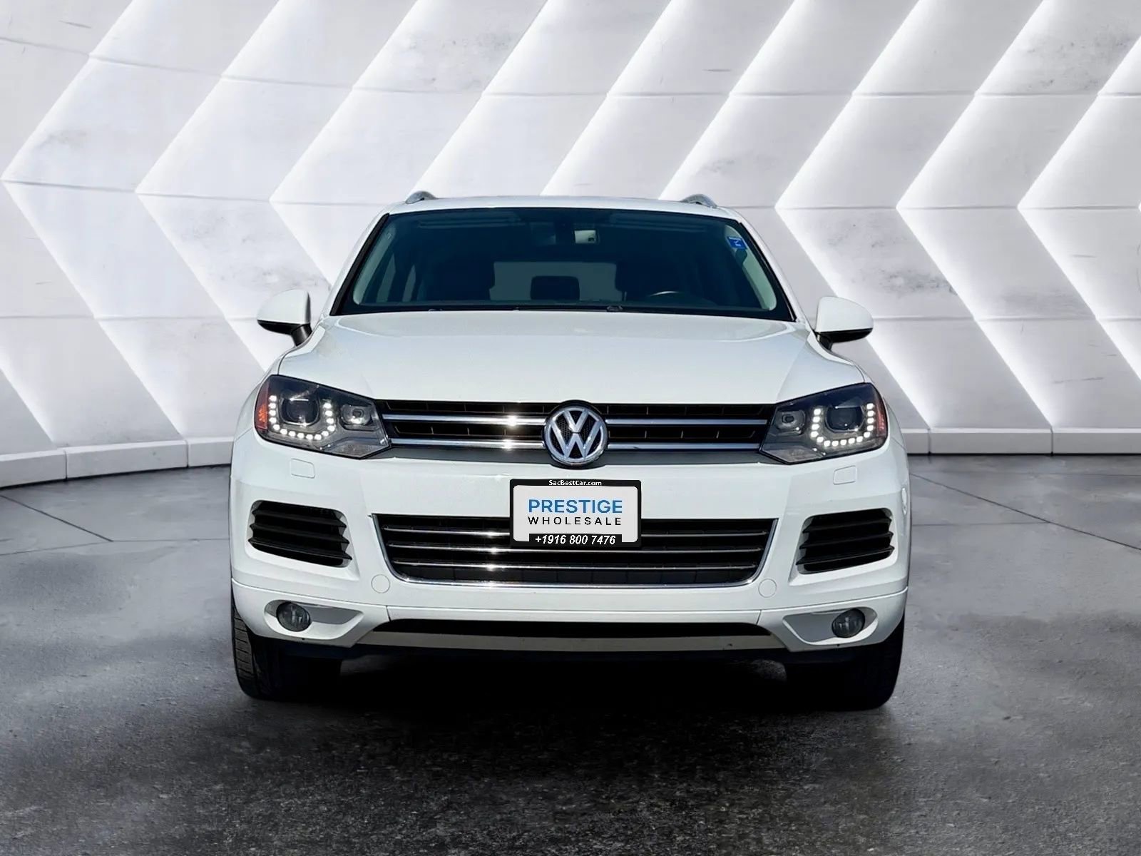 Used 2012 Volkswagen Touareg TDI AWD/4WD image 2