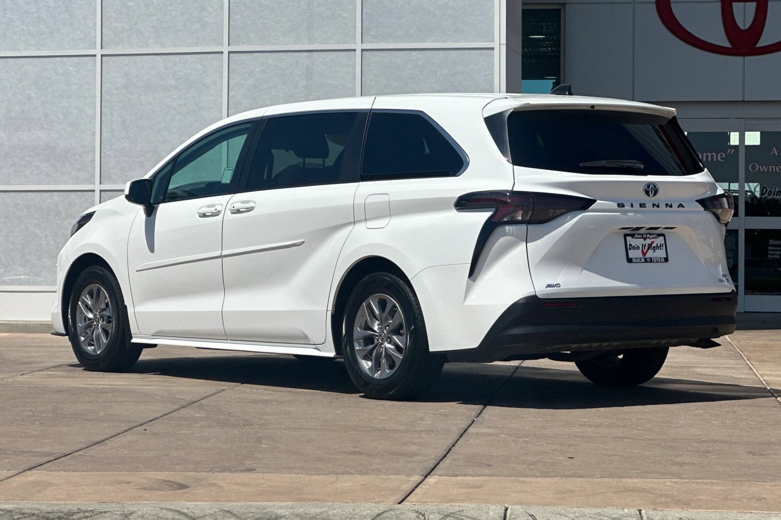 Certified 2024 Toyota Sienna LE AWD/4WD image 7
