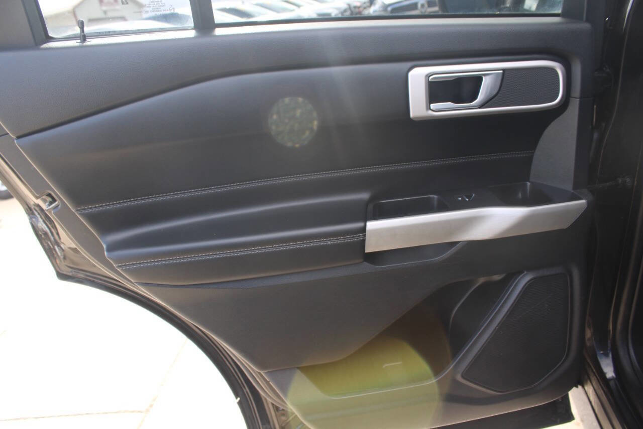 Used 2022 Ford Explorer XLT image 15