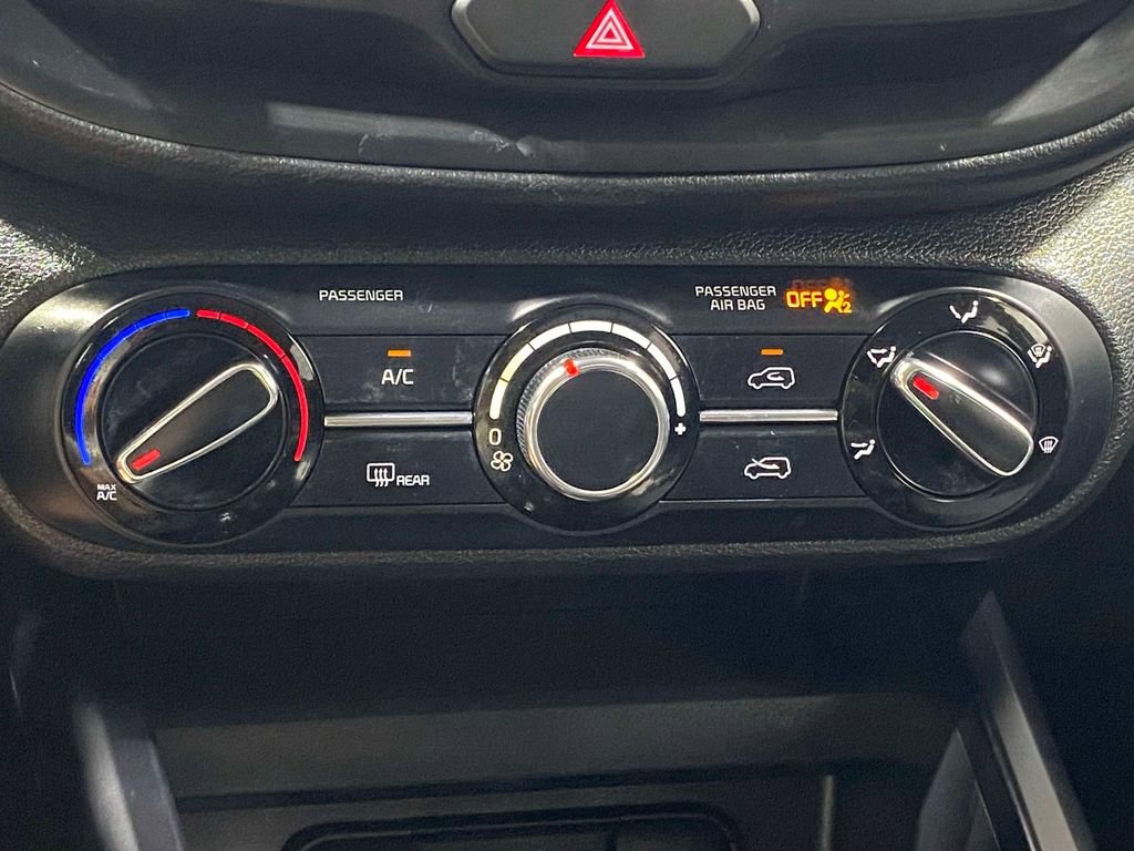 Used 2025 Kia Soul LX w/ LX Technology Package FWD image 28