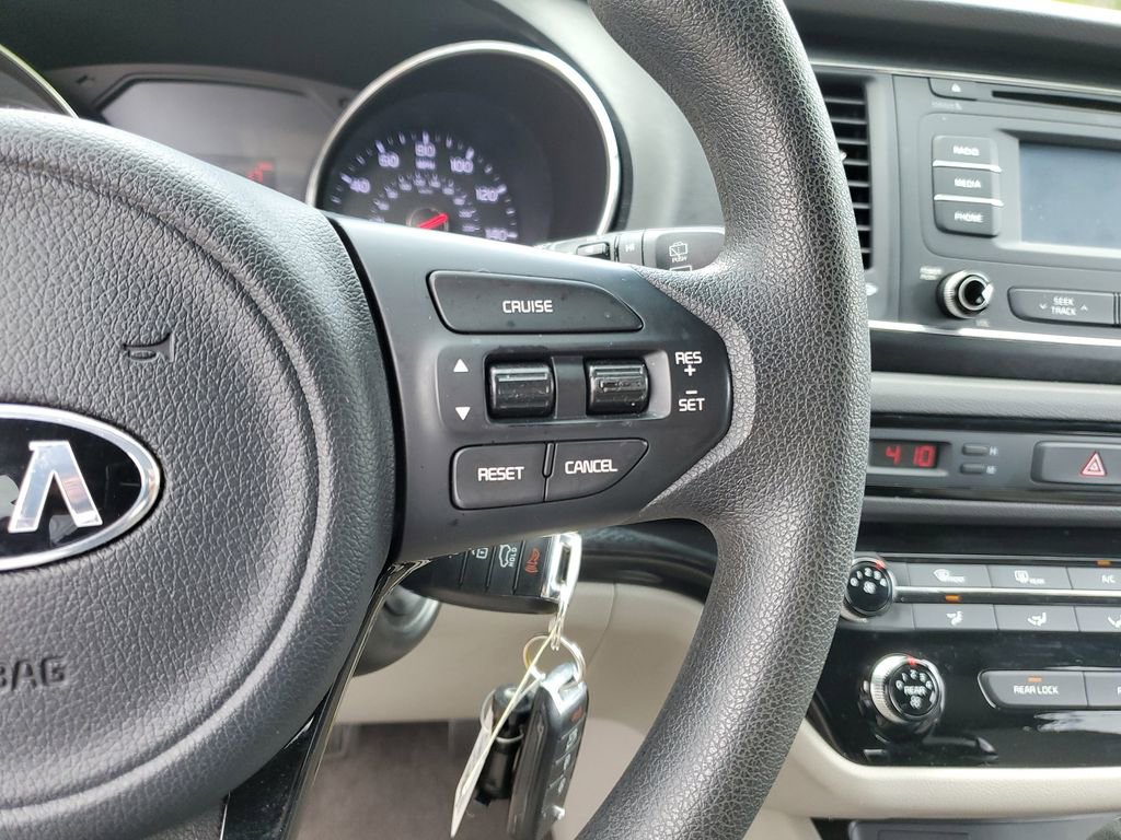 Used 2016 Kia Sedona LX image 23