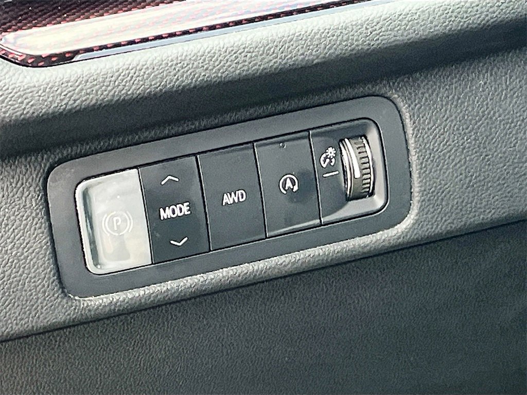 Used 2024 Chevrolet Traverse Z71 image 10