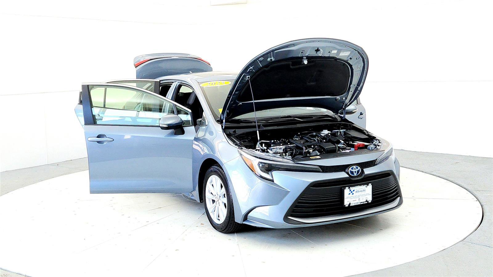 Certified 2025 Toyota Corolla XLE image 9