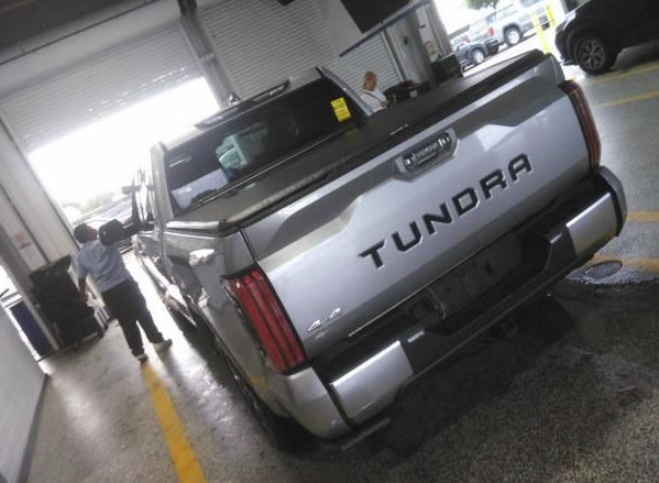 Used 2024 Toyota Tundra Limited AWD/4WD image 5