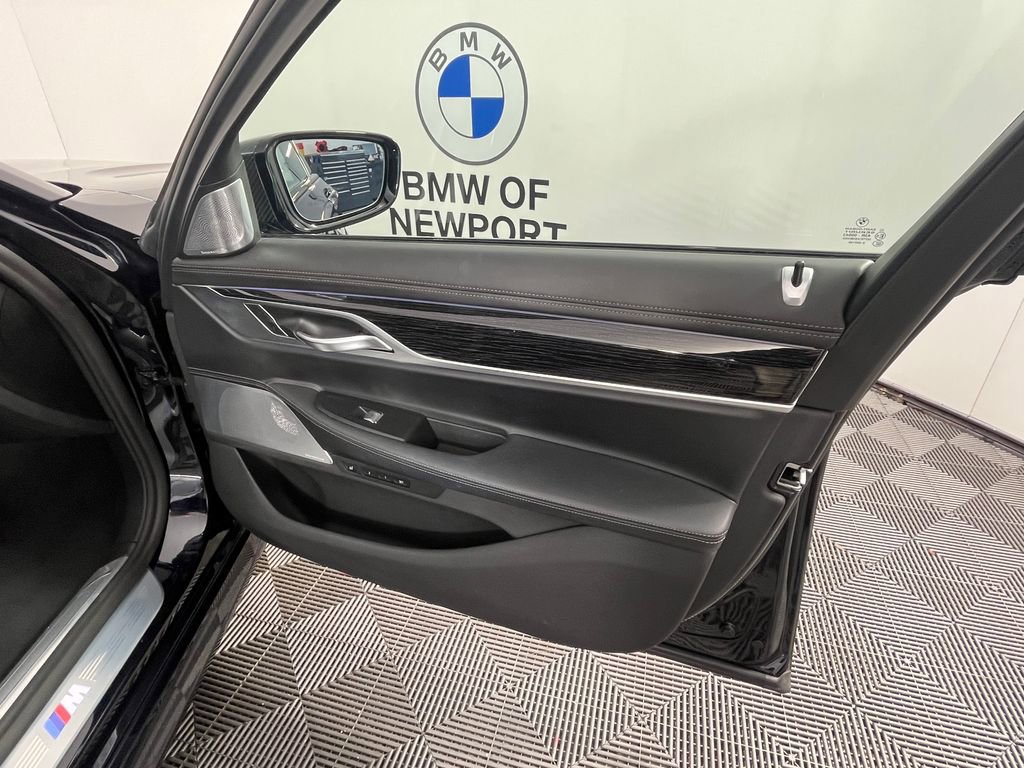 Used 2020 BMW 750i xDrive w/ Autobahn Package AWD/4WD image 19