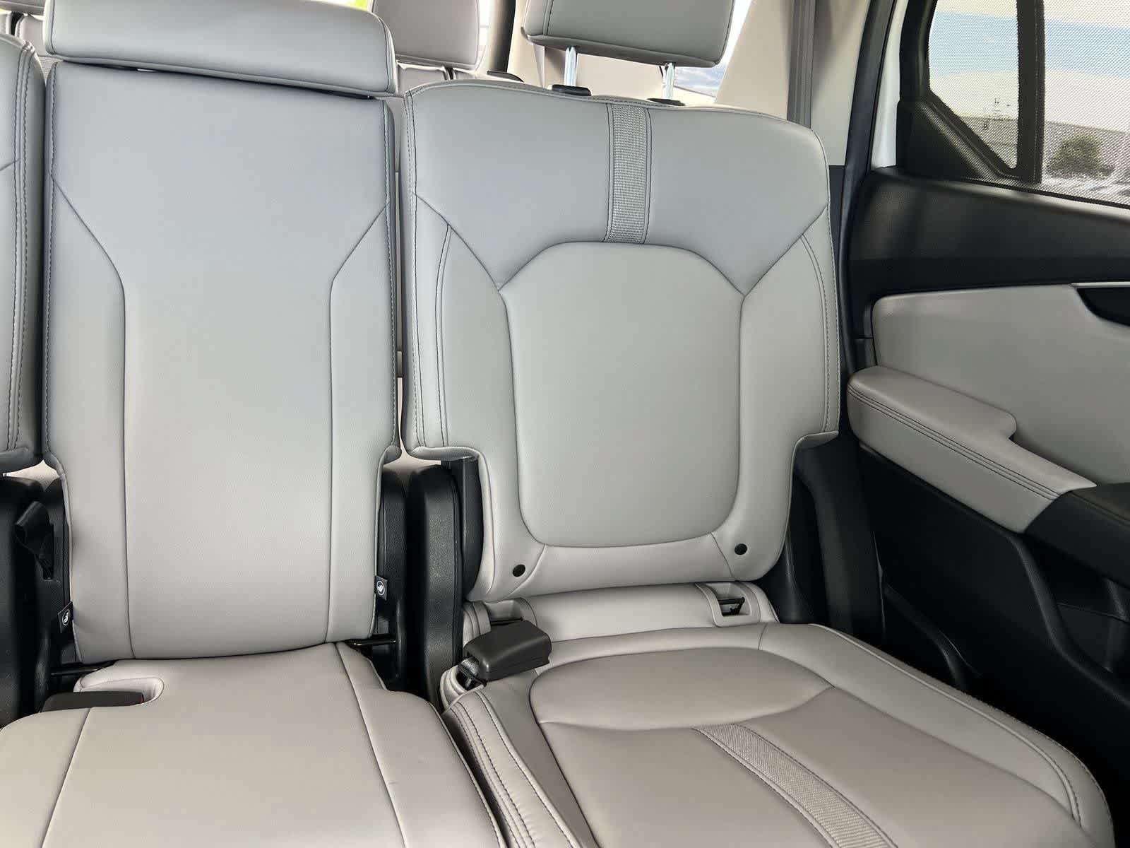 Used 2025 Honda Pilot EX-L image 6