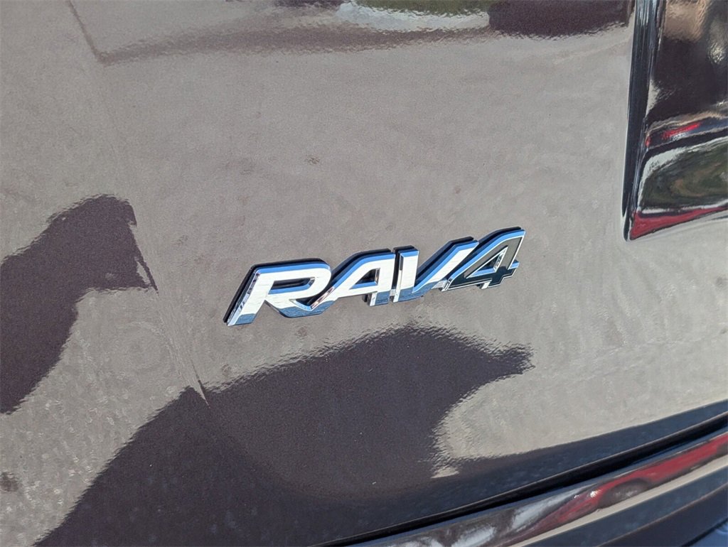 Used 2016 Toyota RAV4 SE image 14