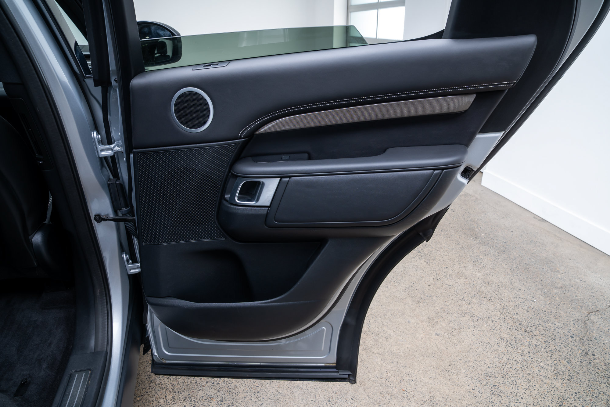 Used 2020 Land Rover Discovery HSE Luxury AWD/4WD image 29